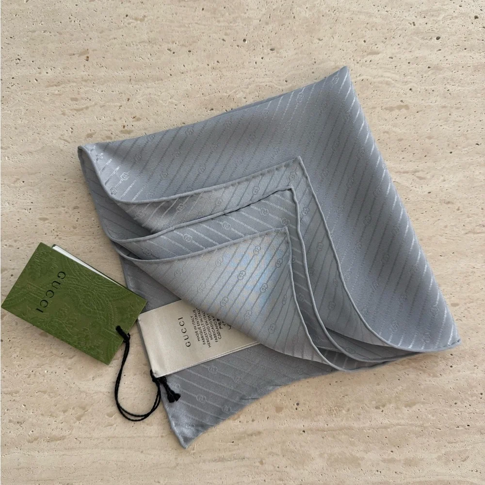 NWT GUCCI GG JACQUARD SILK GRAY SCARF